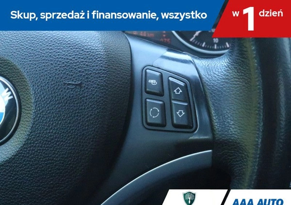 BMW Seria 3 cena 22000 przebieg: 214803, rok produkcji 2009 z Białobrzegi małe 254